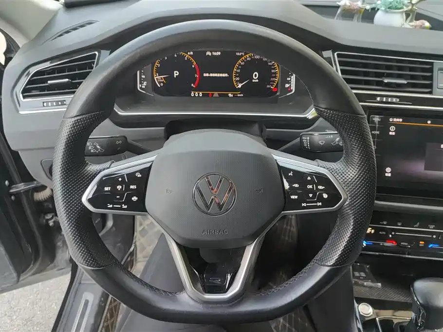 Volkswagen Tiguan X 2021 — фото 15