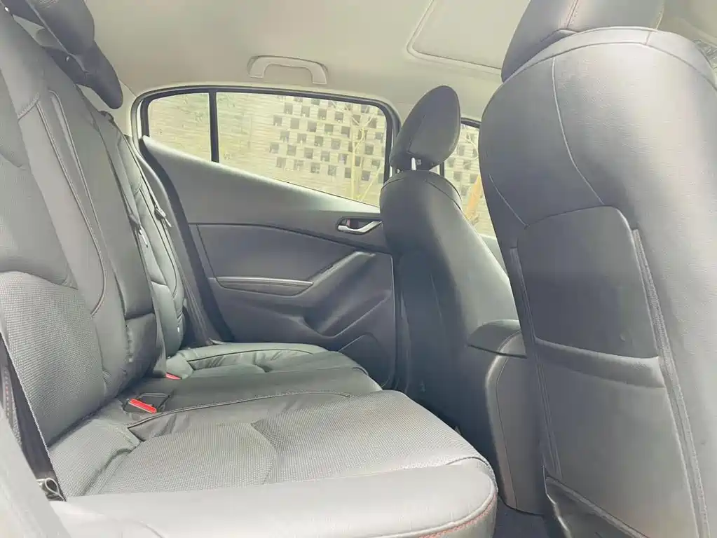 Mazda 3 Axela 2015 — фото 12
