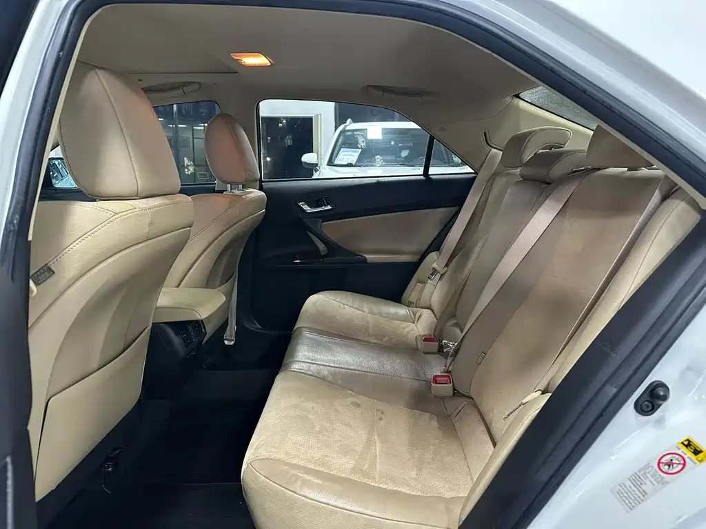 Toyota Reiz 2014