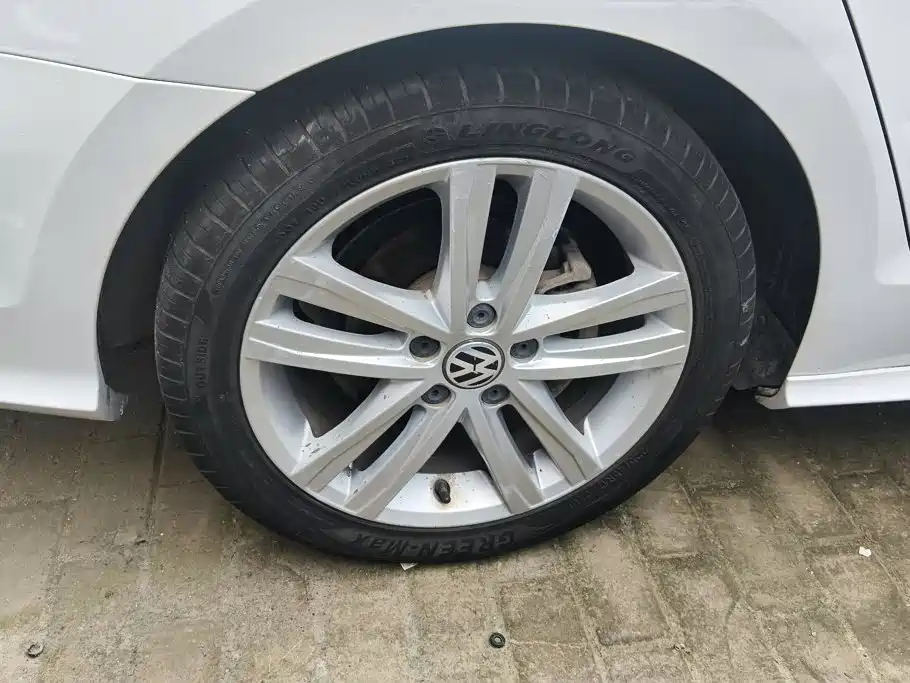 Volkswagen Sagitar 2019