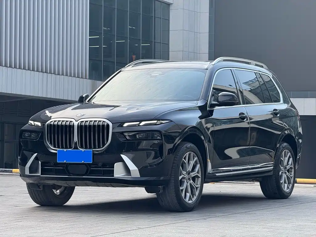 BMW X7 2023 — фото 1