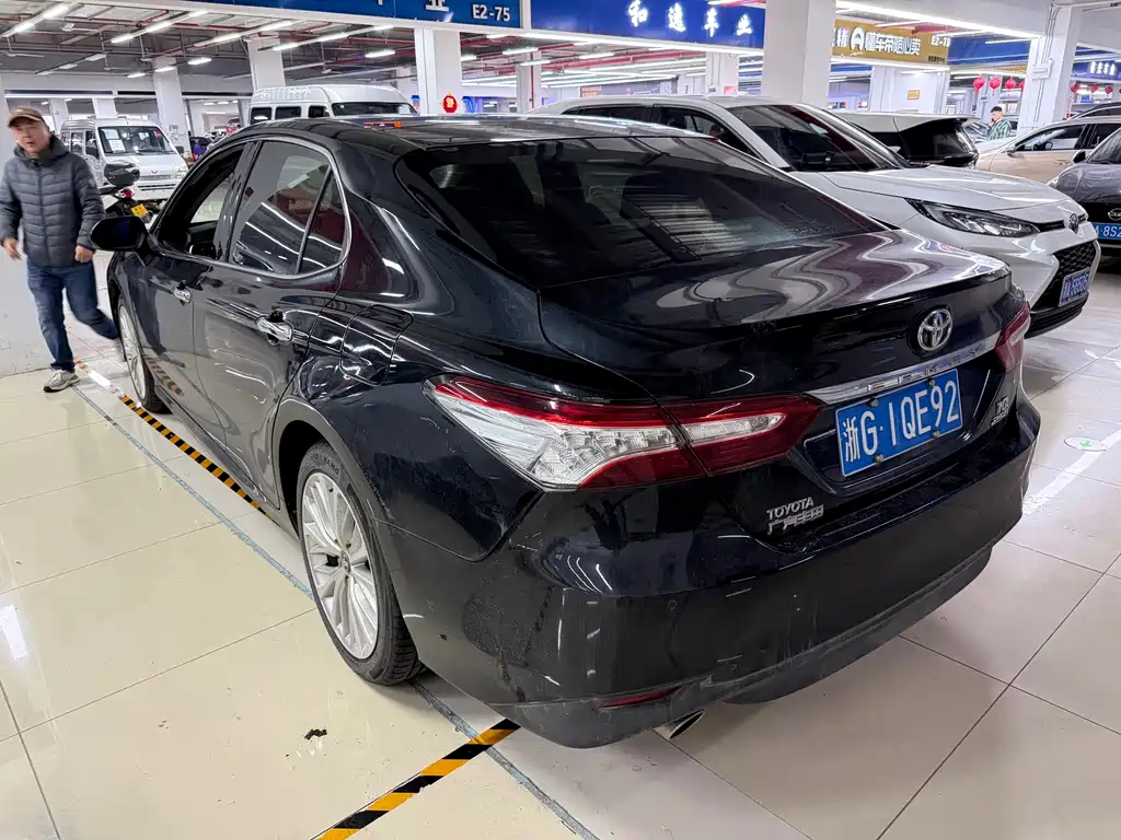 Toyota Camry 2019 — фото 14