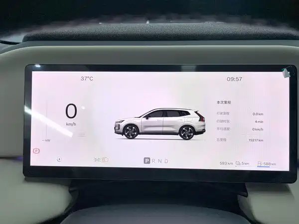 Volvo XC70 Plug-In Hybrid 2025