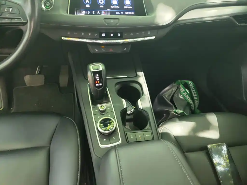 Cadillac XT4 2019 — фото 14