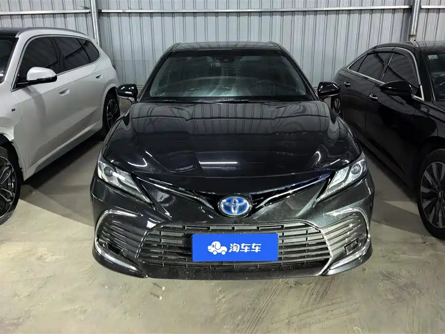Toyota Camry 2023 — фото 2
