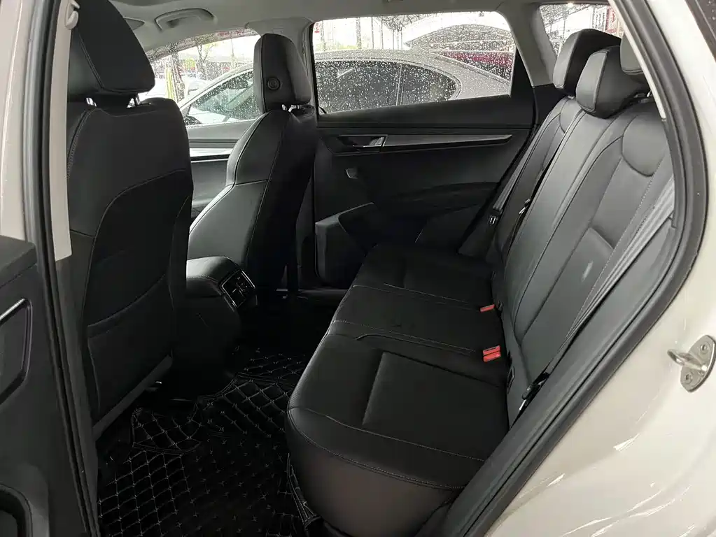 Skoda Karoq 2023 — фото 10