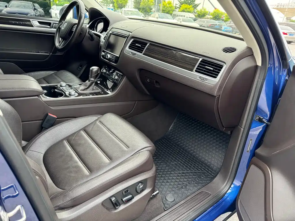 Volkswagen Touareg 2016 — фото 19