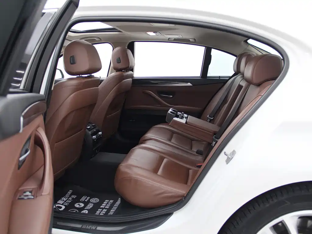 BMW 5 Series 2014 — фото 10