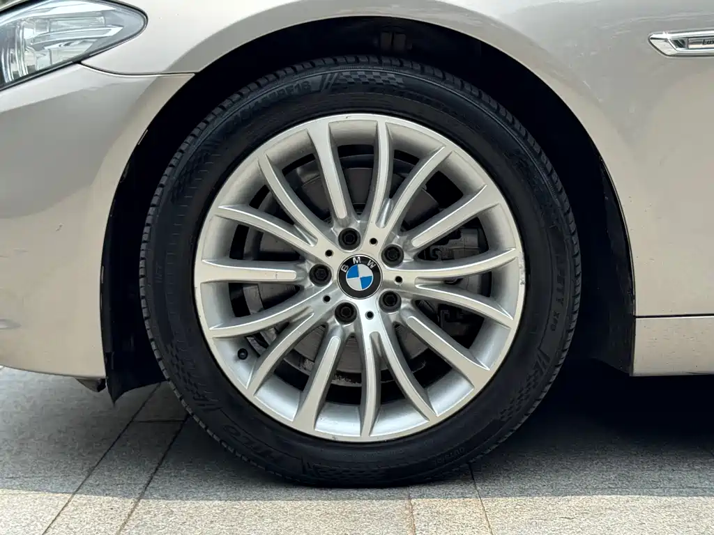 BMW 5 Series 2016 — фото 24