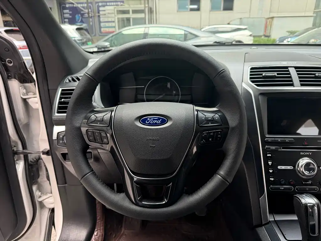 Ford Explorer 2018 — фото 14