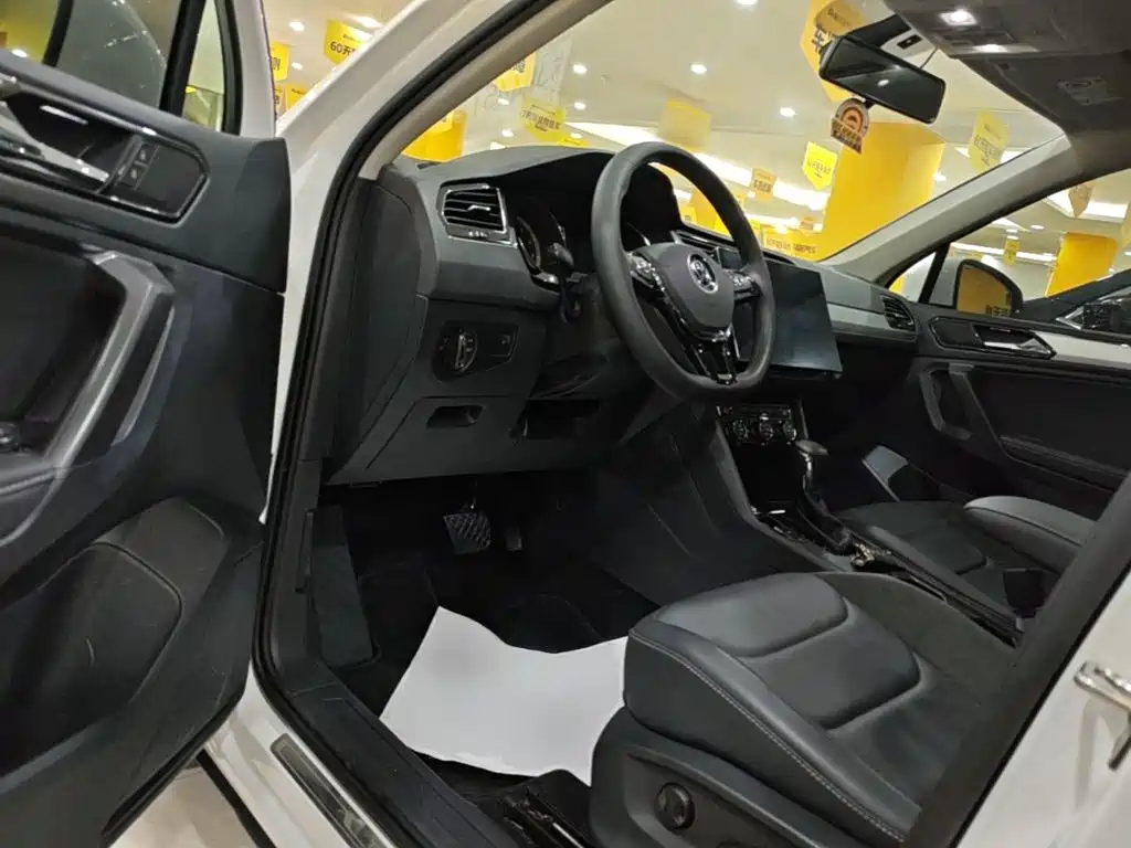 Volkswagen Tiguan L 2020 — фото 12