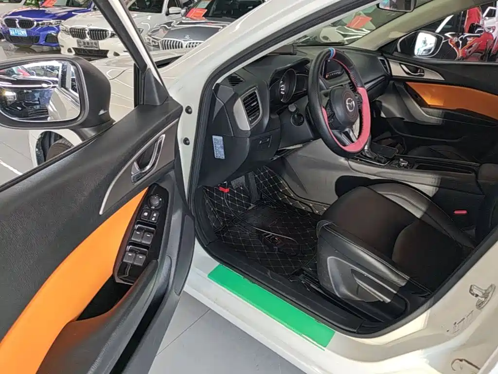 Mazda 3 Axela 2017 — фото 16