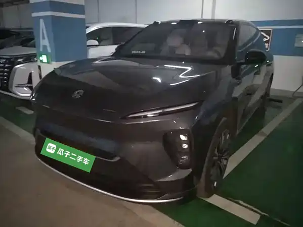 NIO ES8 2024