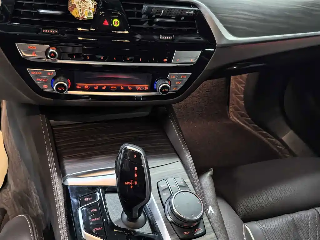 BMW 5 Series 2023 — фото 11