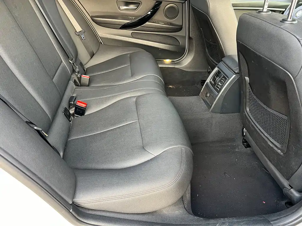 BMW 3 Series 2017 — фото 12