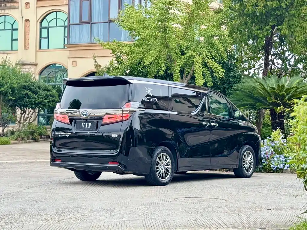 Toyota Vellfire 2023 — фото 23