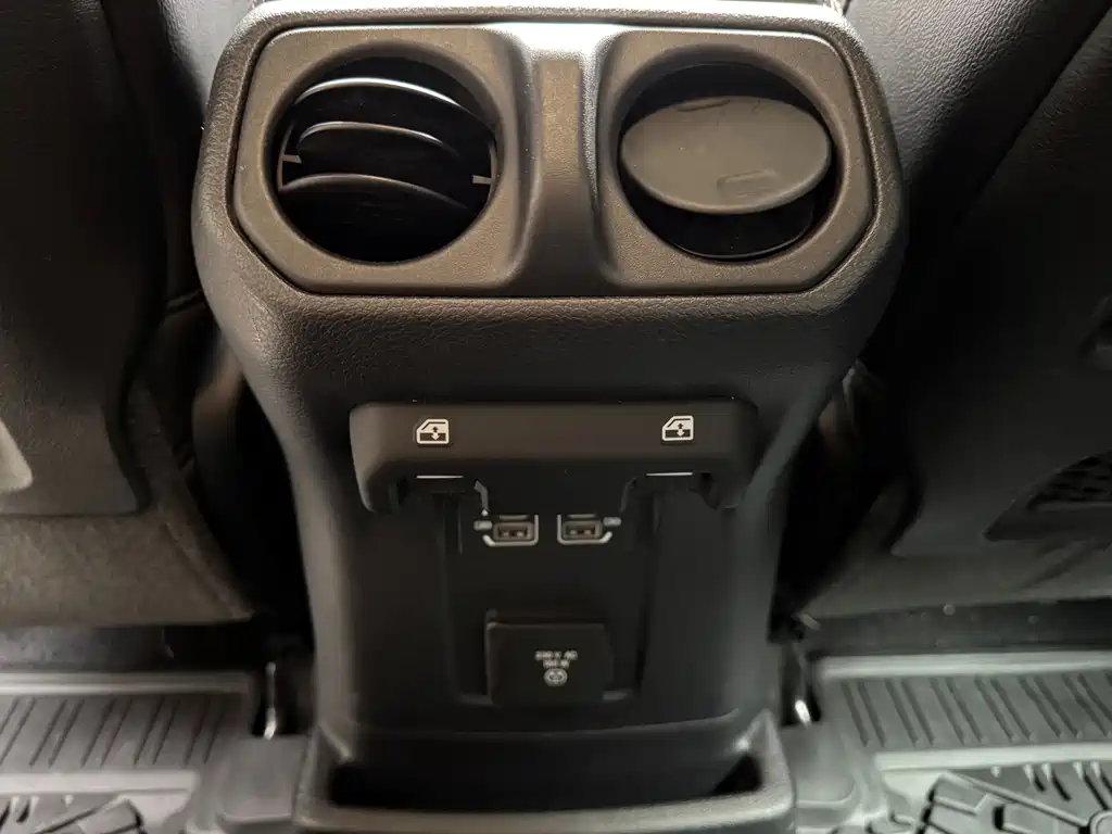 Jeep Wrangler 2022 — фото 16