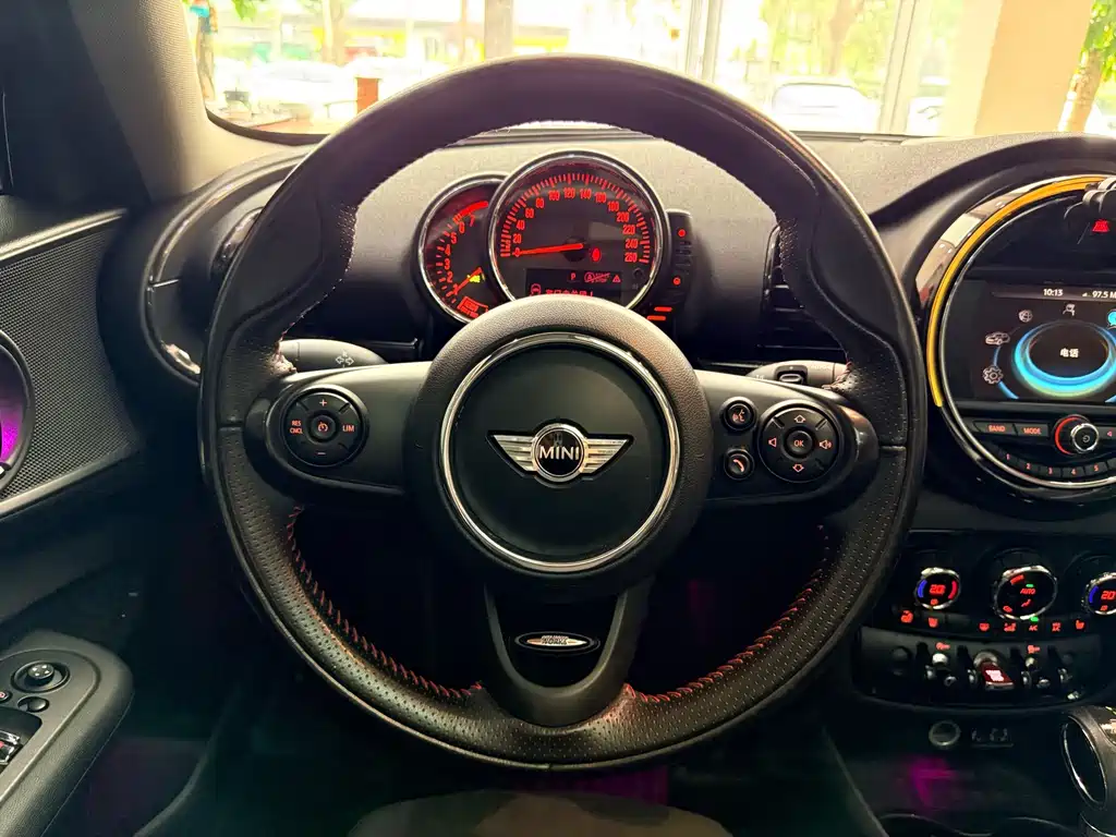 MINI Clubman 2018 — фото 16