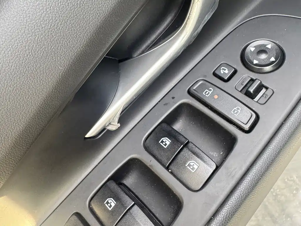 Hyundai Elantra 2023 — фото 19