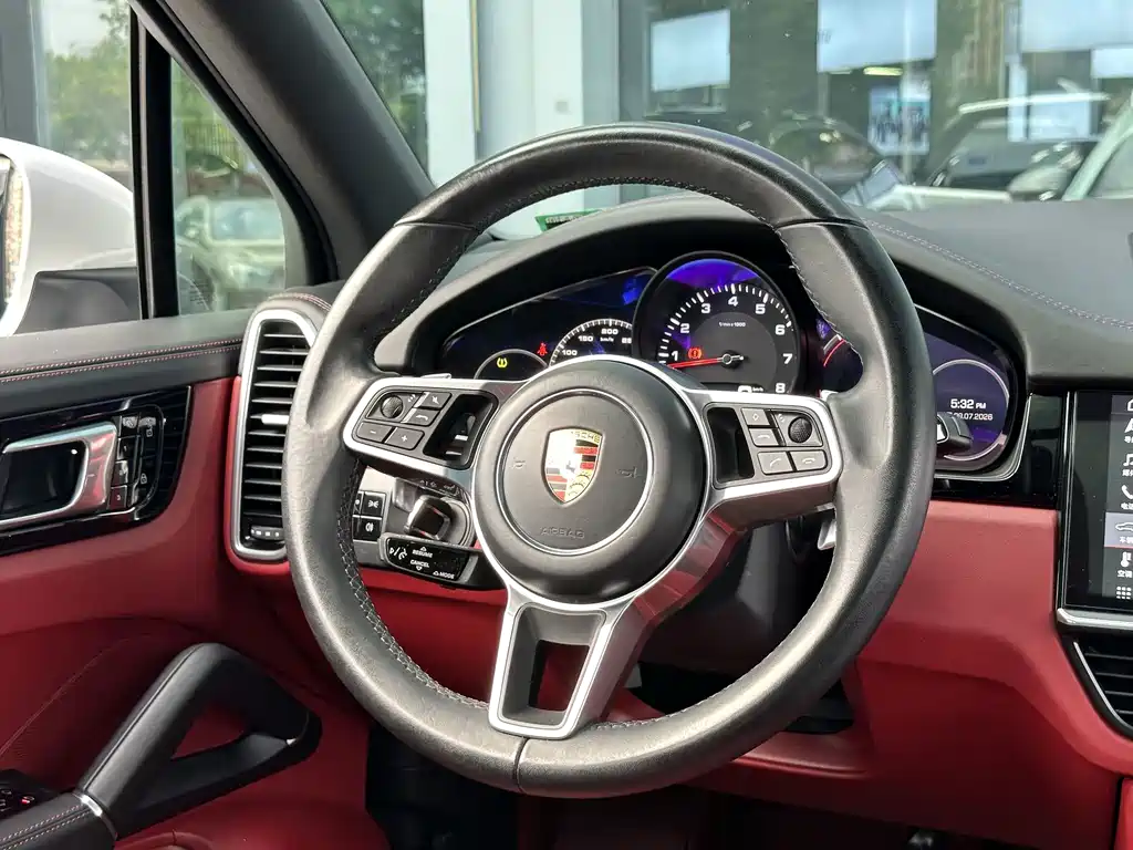 Porsche Cayenne 2020 — фото 12