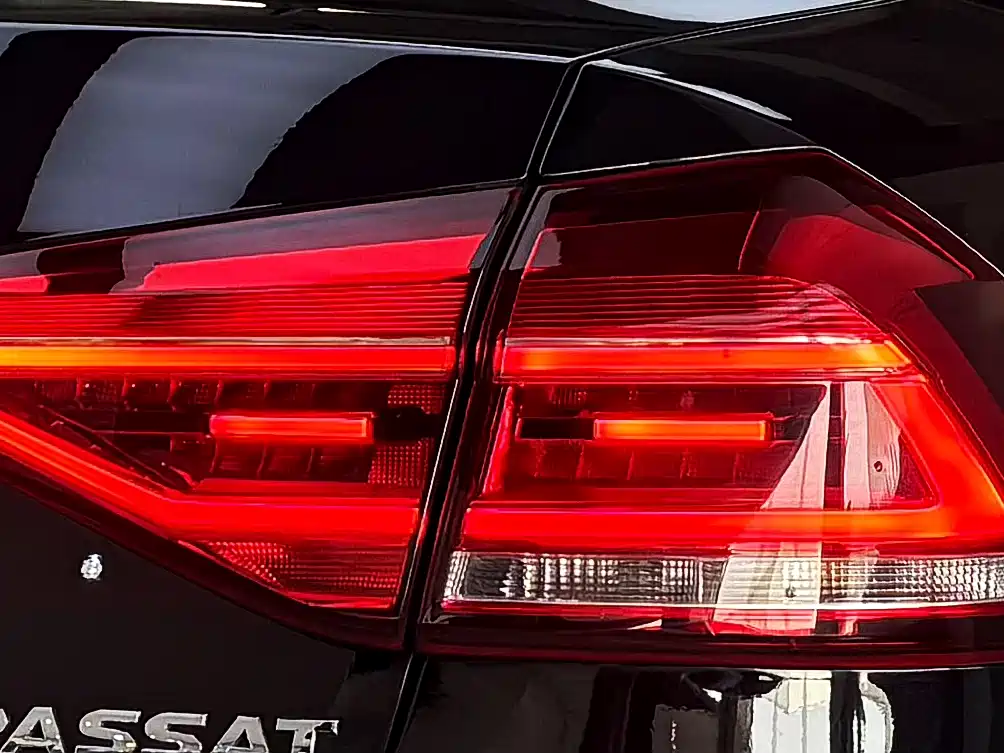 Volkswagen Passat 2018 — фото 16