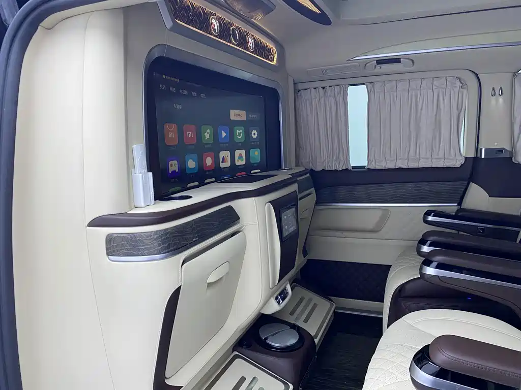 Mercedes-Benz V-Class 2020 — фото 19