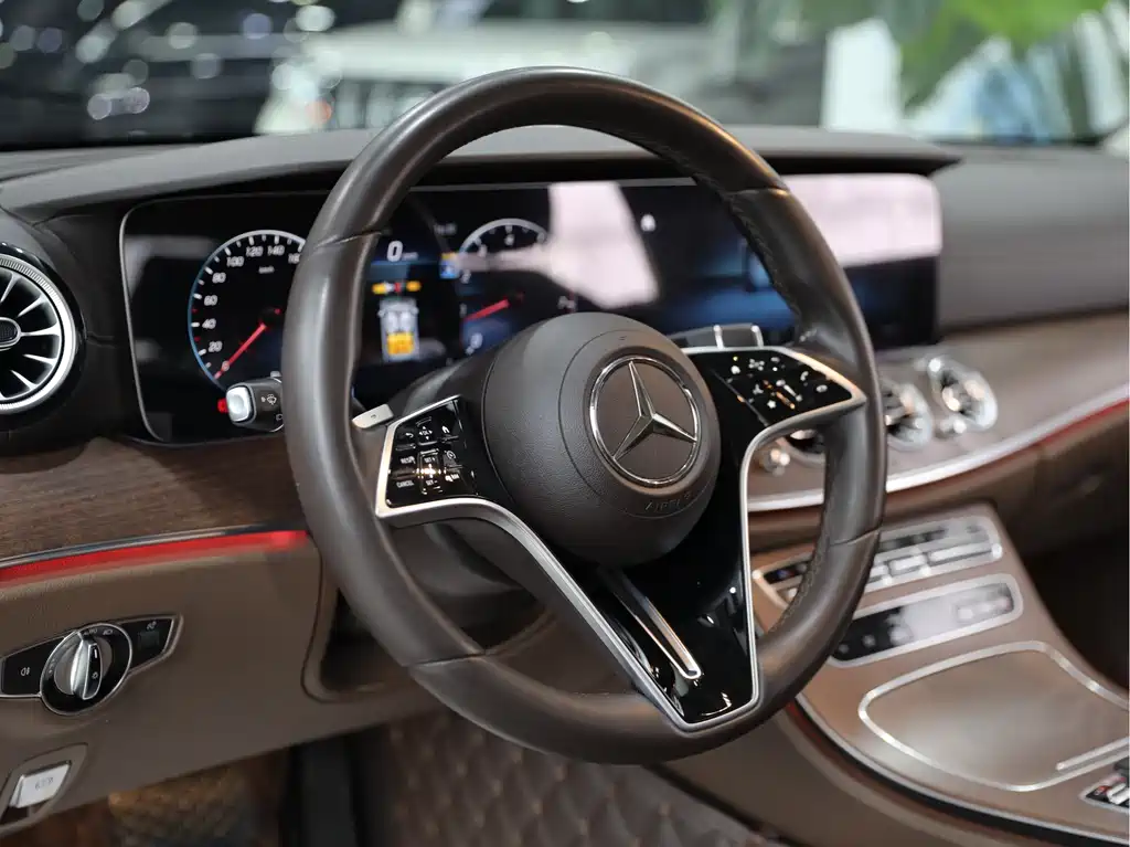 Mercedes-Benz E-Class 2023 — фото 8
