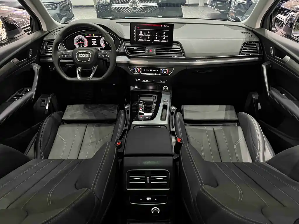 Audi Q5L 2023 — фото 11