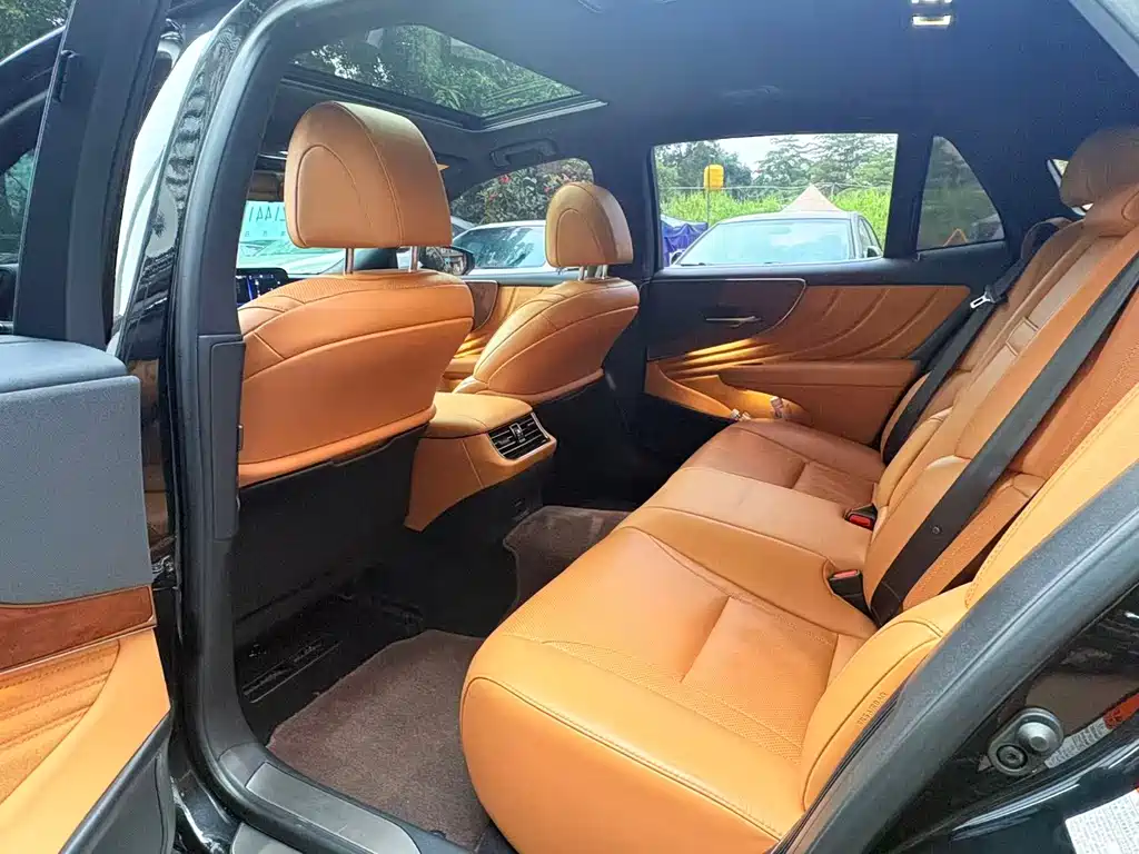 Lexus LS 2021