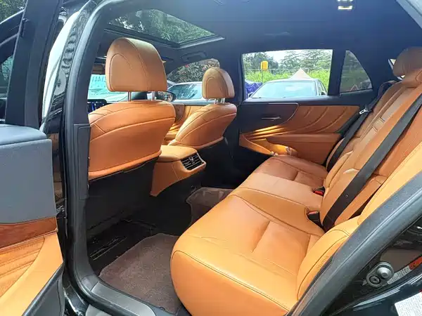 Lexus LS 2021