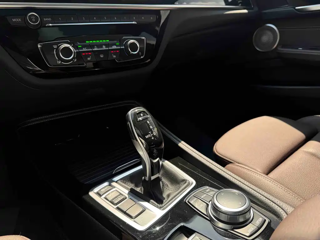 BMW 1 Series 2022 — фото 13
