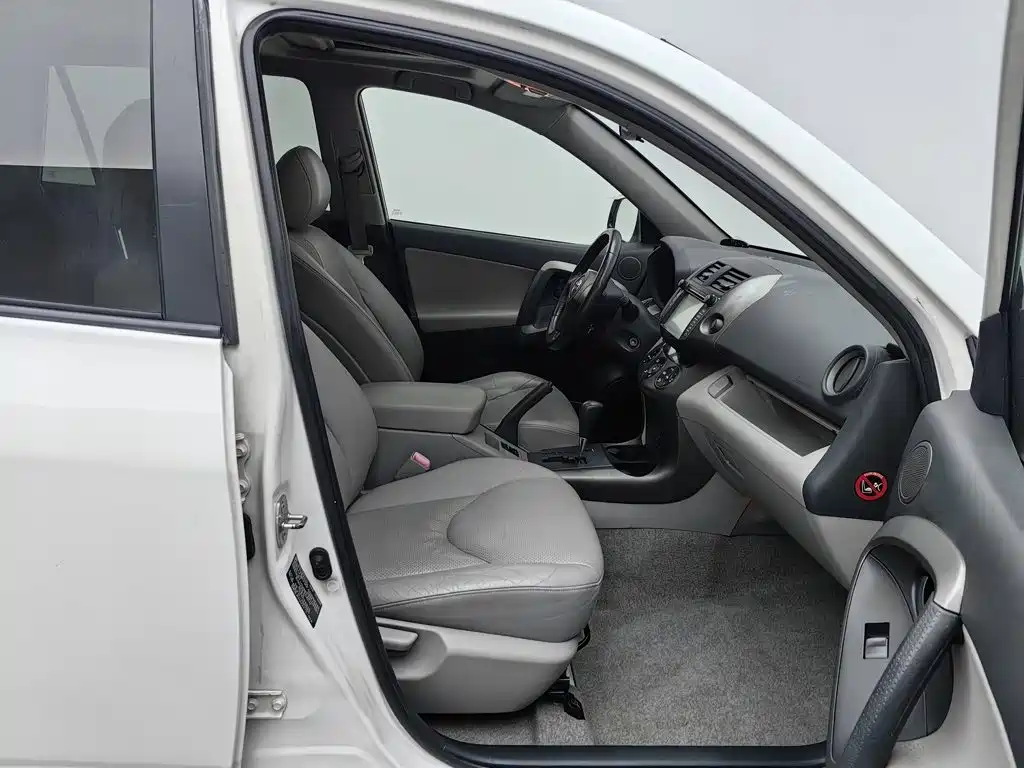 Toyota RAV4 2010 — фото 23