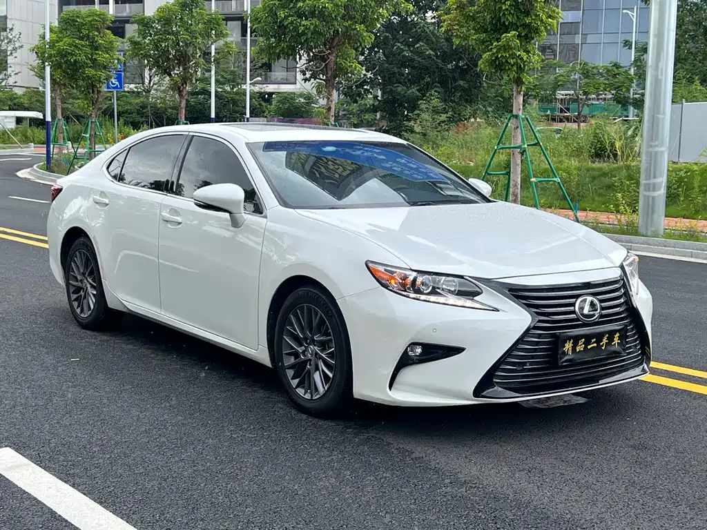 Lexus ES 2018