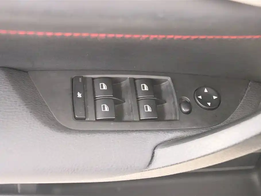 BMW X1 2015 — фото 13