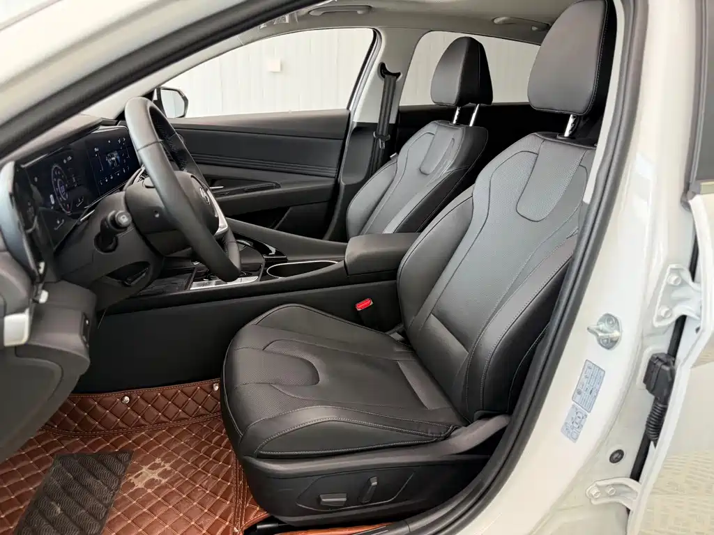 Hyundai Elantra 2022 — фото 14