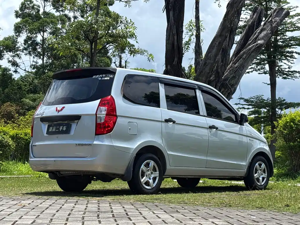 Wuling Hongguang 2017