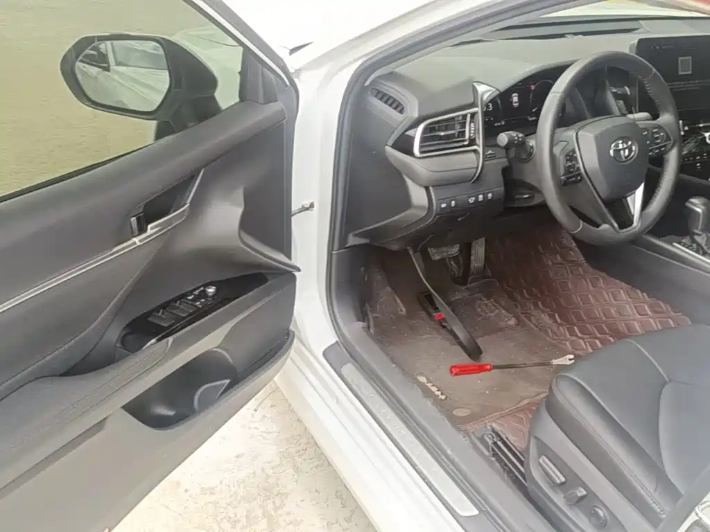 Toyota Camry 2022 — фото 16