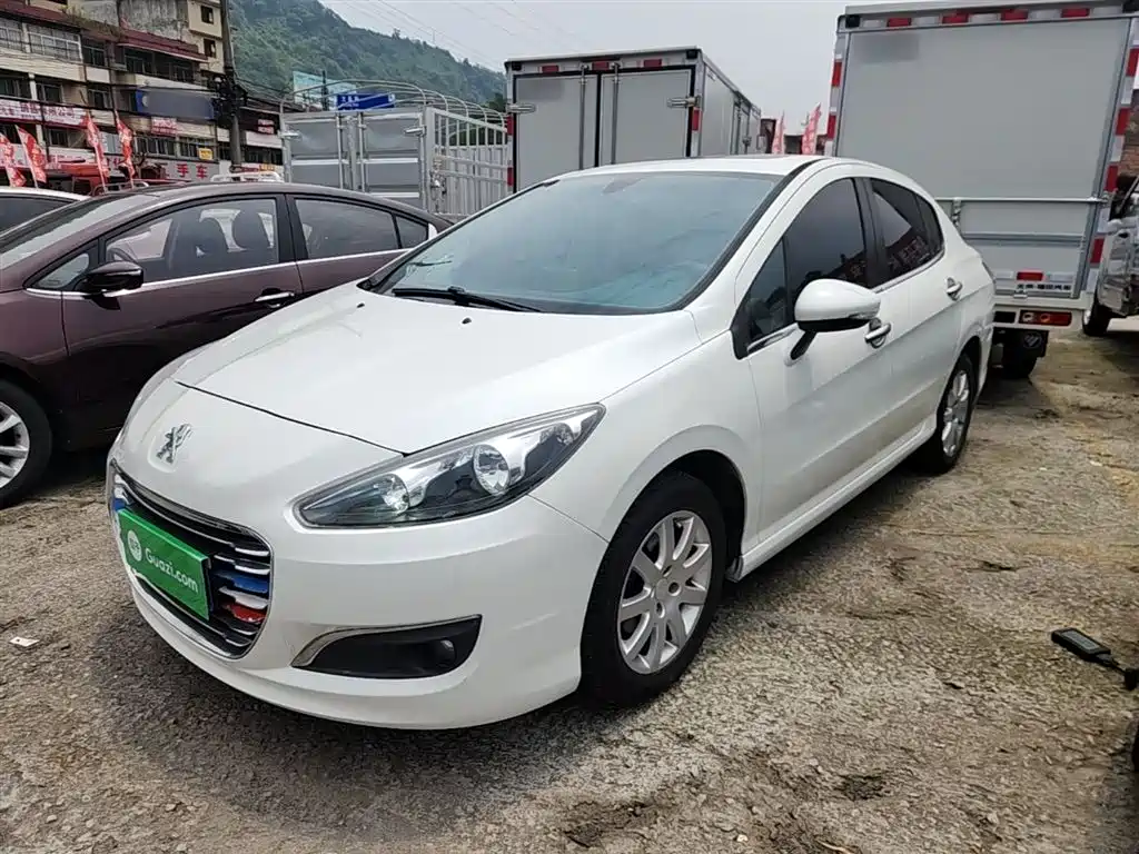 Peugeot 308 2015 — фото 1