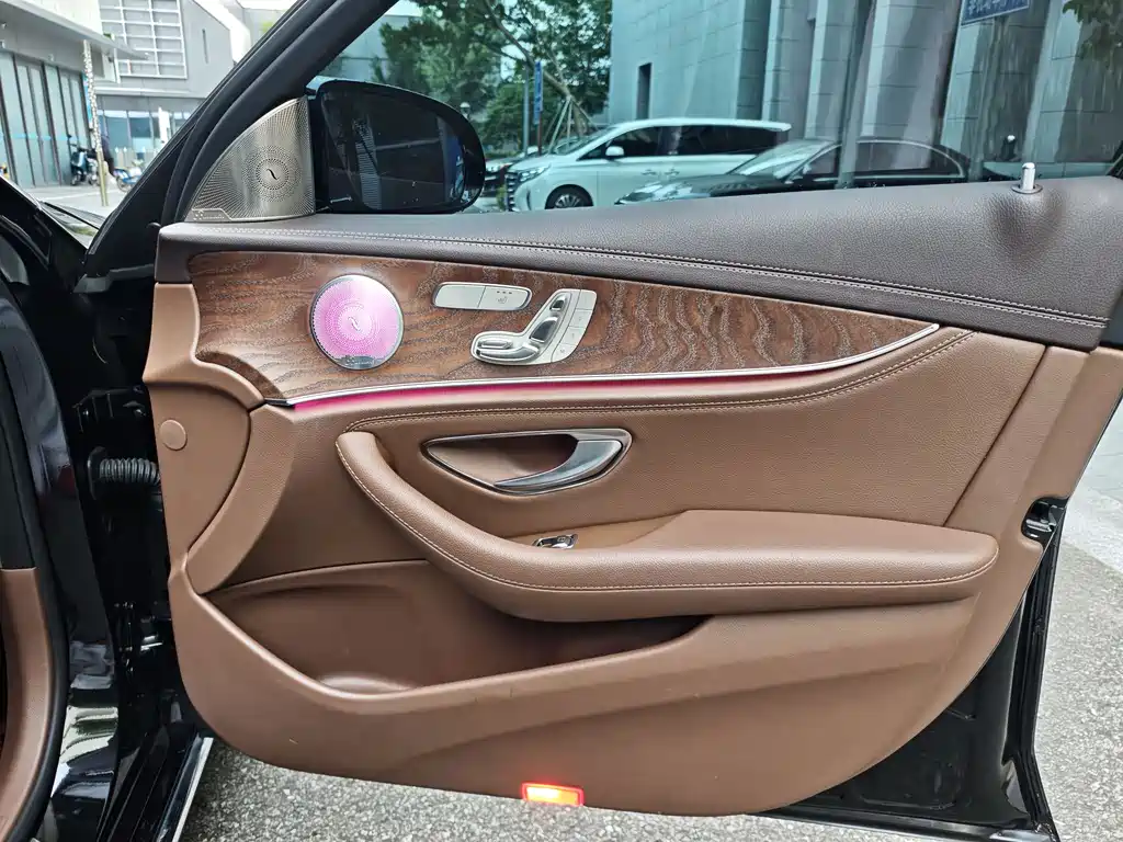 Mercedes-Benz E-Class 2023 — фото 18