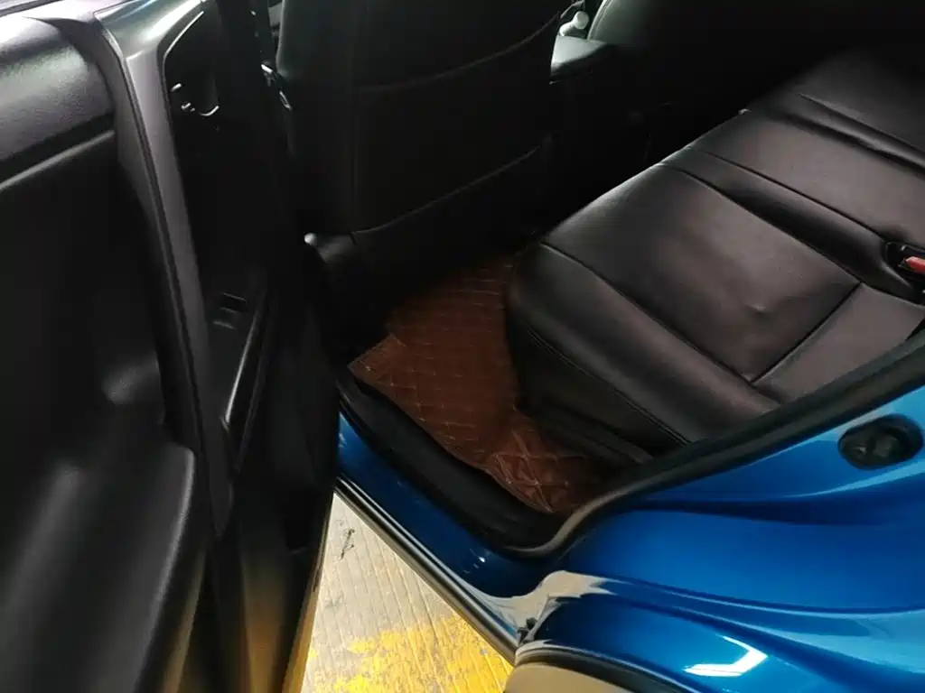 Toyota RAV4 2018 — фото 17