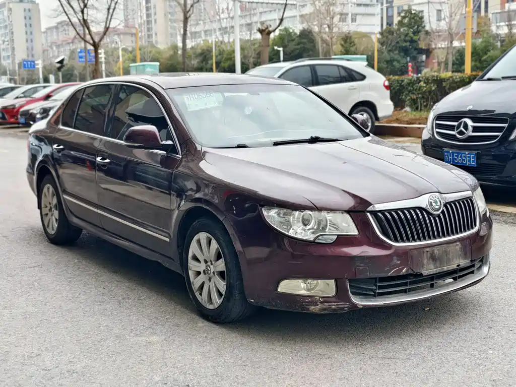 Skoda Superb 2011 — фото 3
