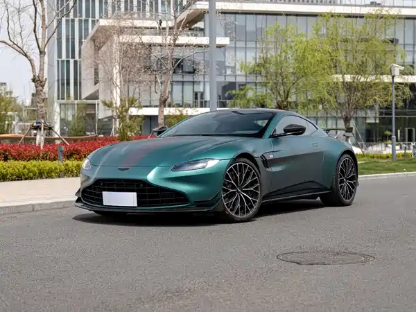 Aston Martin V8 Vantage 2022