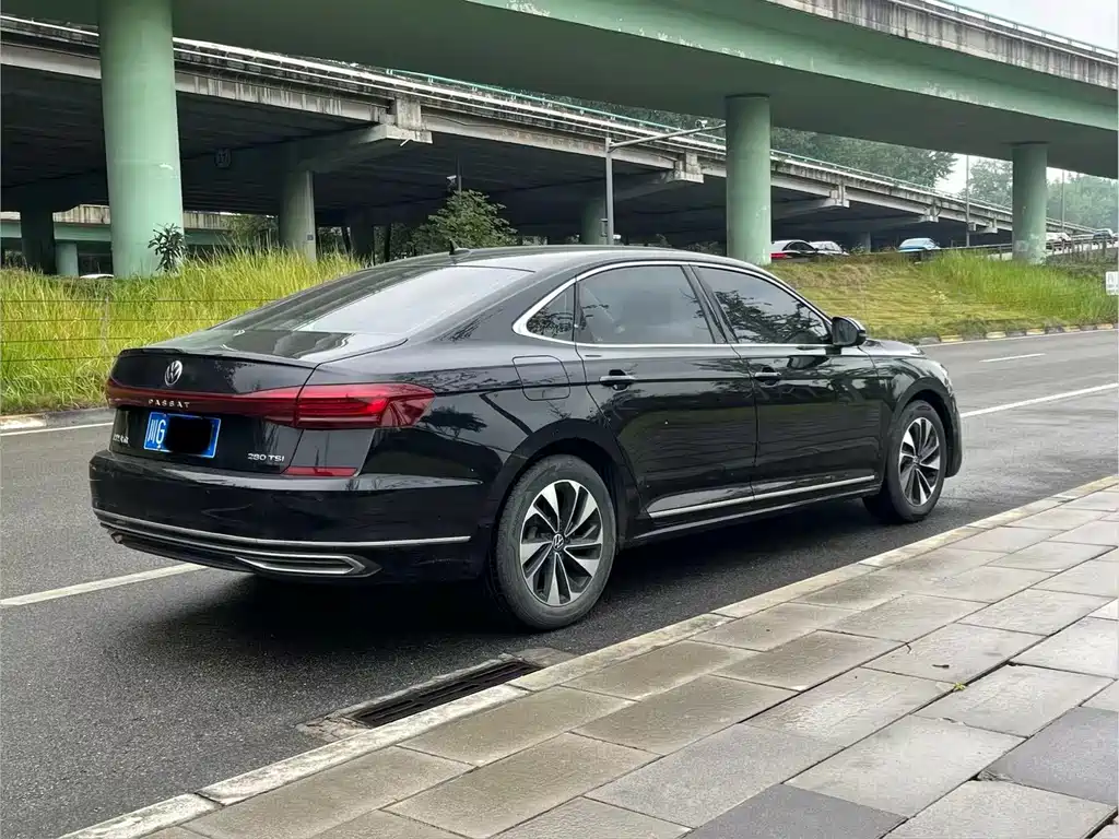 Volkswagen Passat 2023 — фото 7