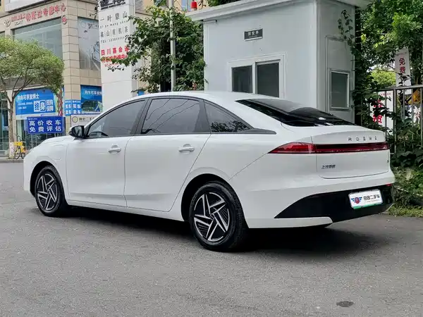 Roewe D6 2025