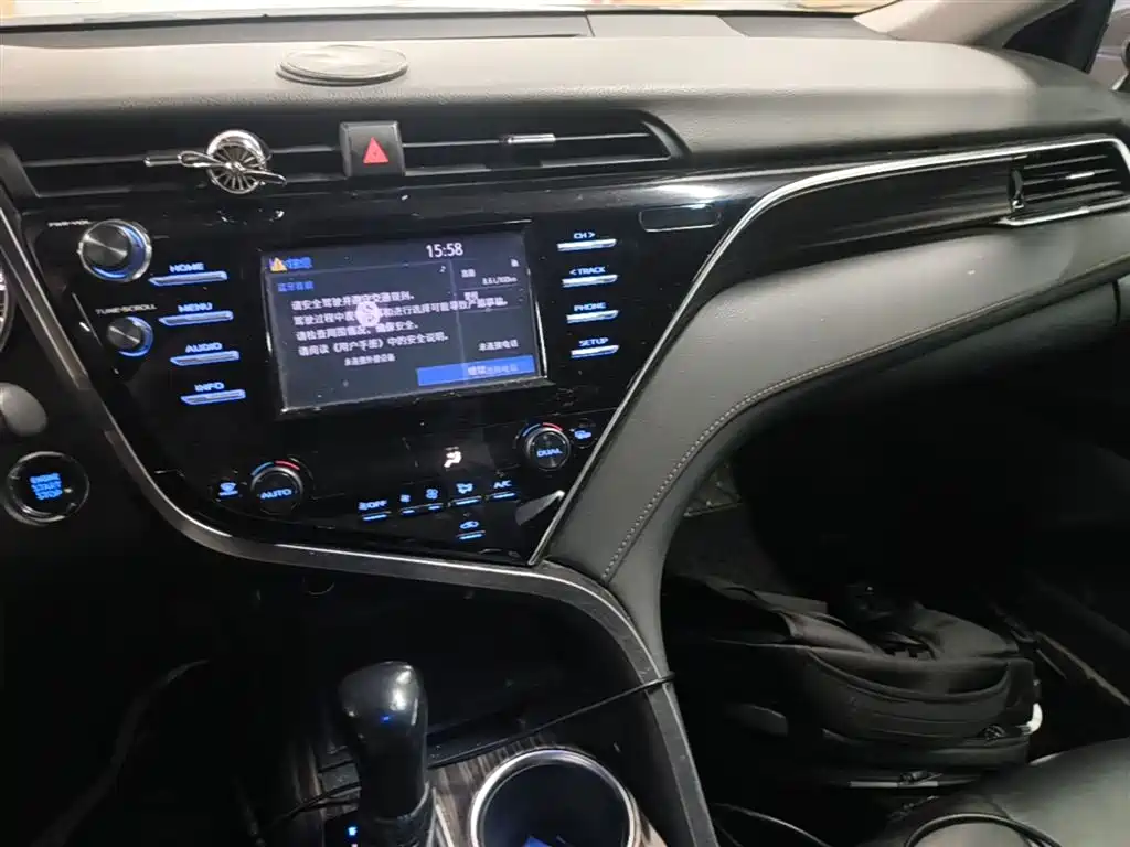 Toyota Camry 2018 — фото 13