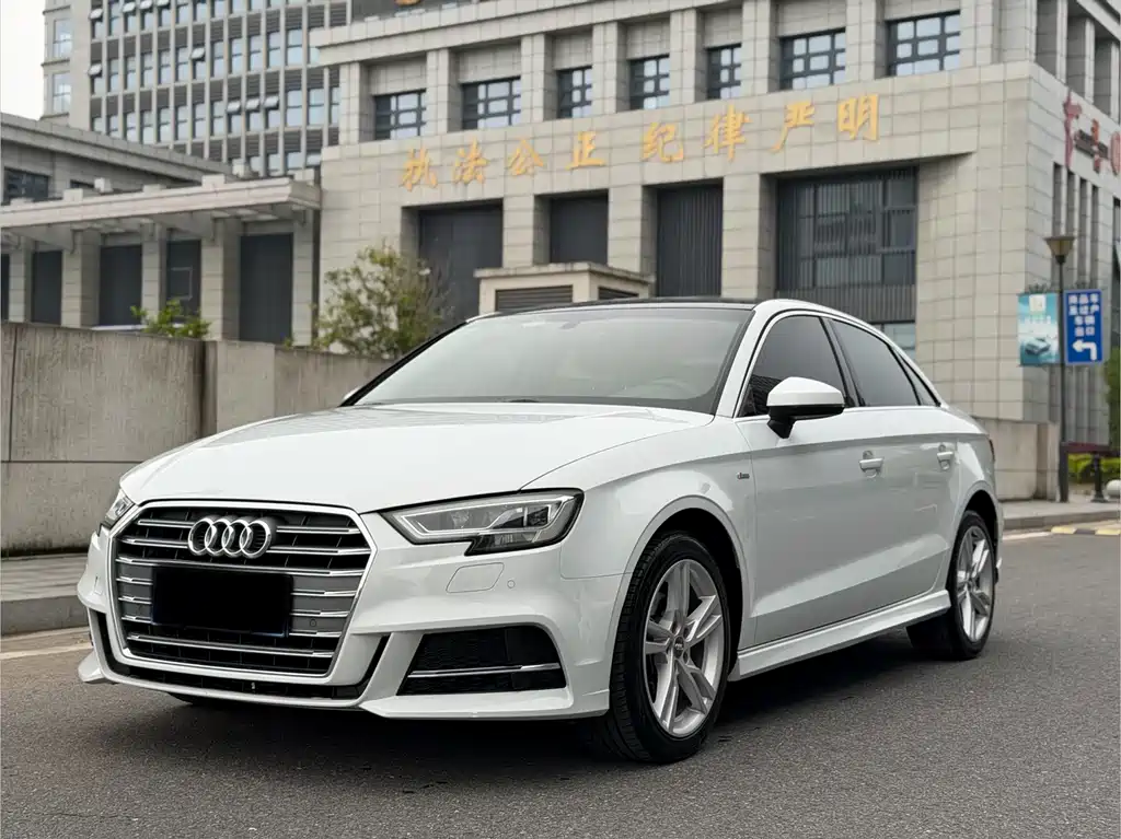 Audi A3 2020 — фото 1