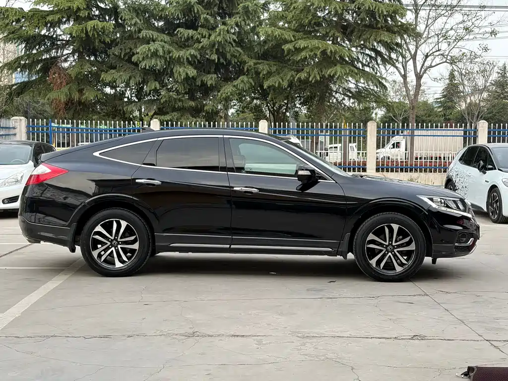 Honda Crosstour 2016 — фото 17