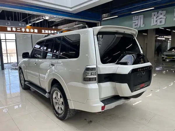 Mitsubishi Pajero 2018