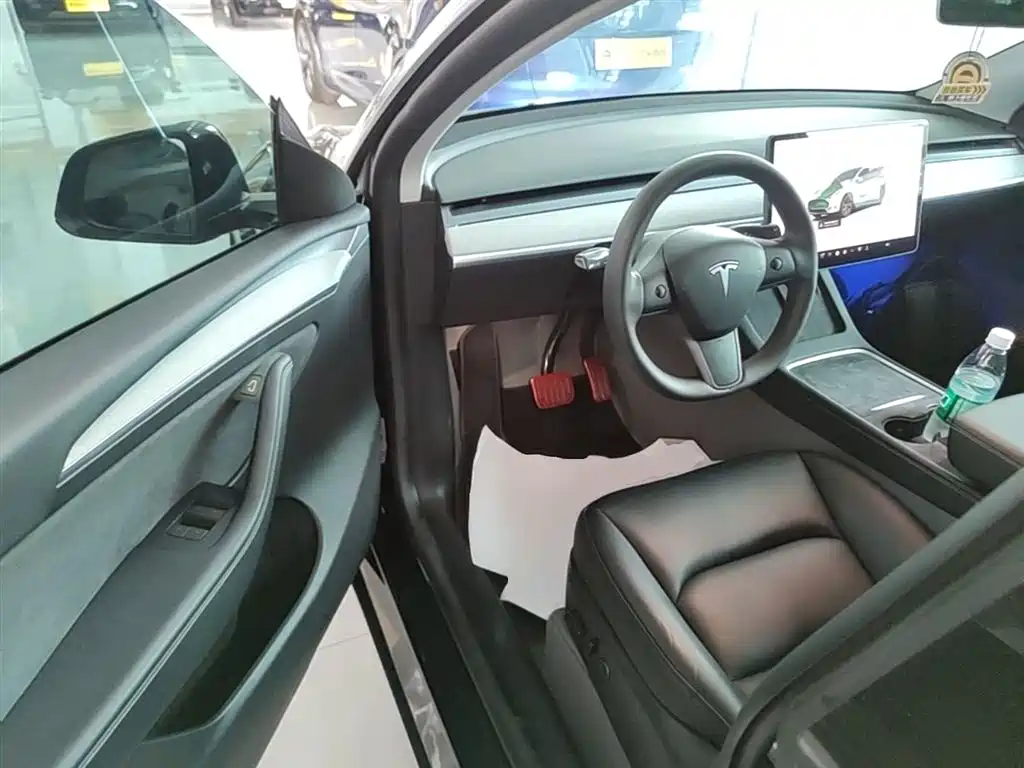Tesla Model Y 2023 — фото 16