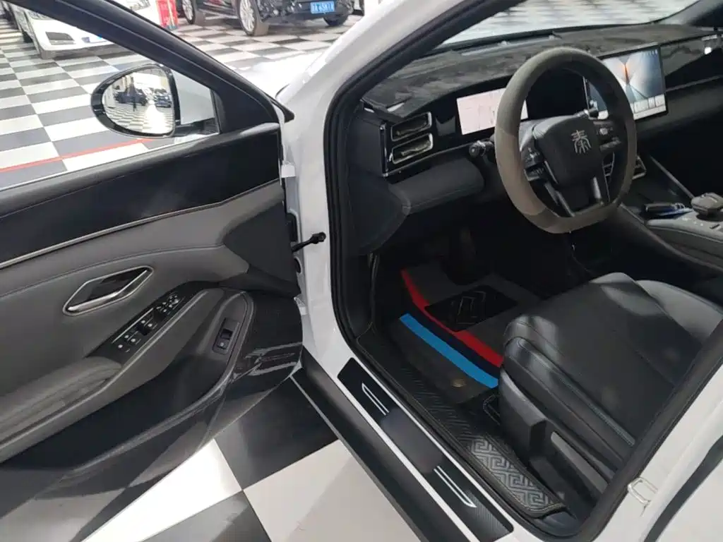 BYD Qin L 2025 — фото 16